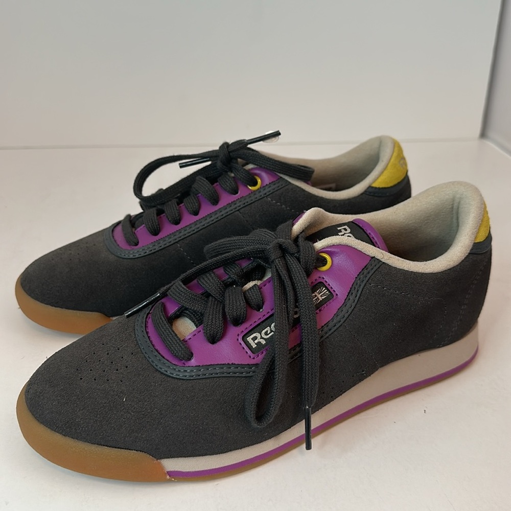 Woman’s Reebok - Picture 2 of 5